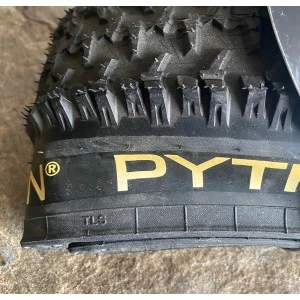 Pneu HUTCHINSON PYTHON 2 27,5x2.25 Hardskin RaceRipost Enduro Tubeless Ready Souple 5 Pneu HUTCHINSON PYTHON 2 27,5x2.25 Hardskin RaceRipost Enduro Tubeless Ready Souple – Image 3